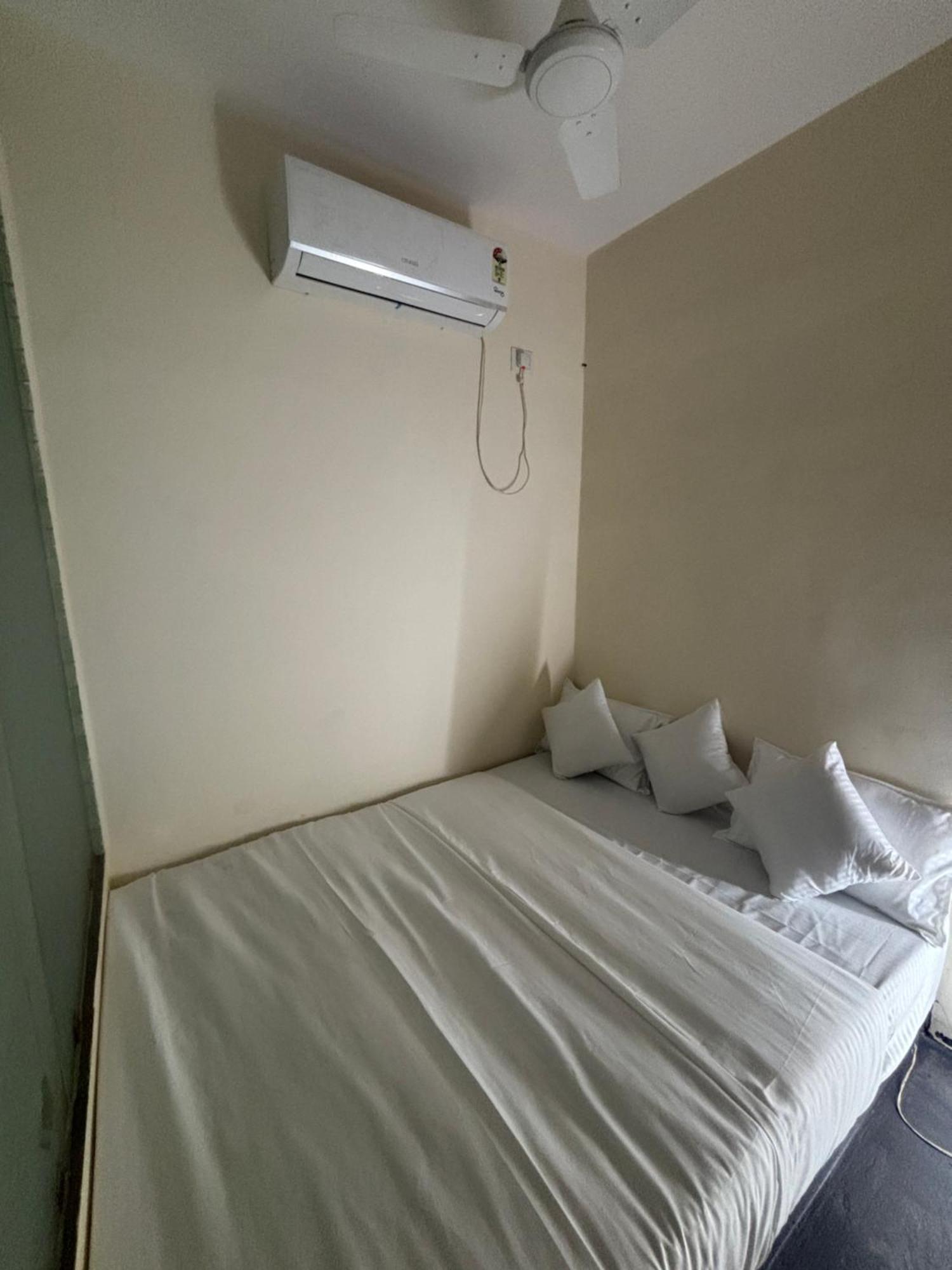Hot - House Of Travellers, Vagator Hostel Exterior photo