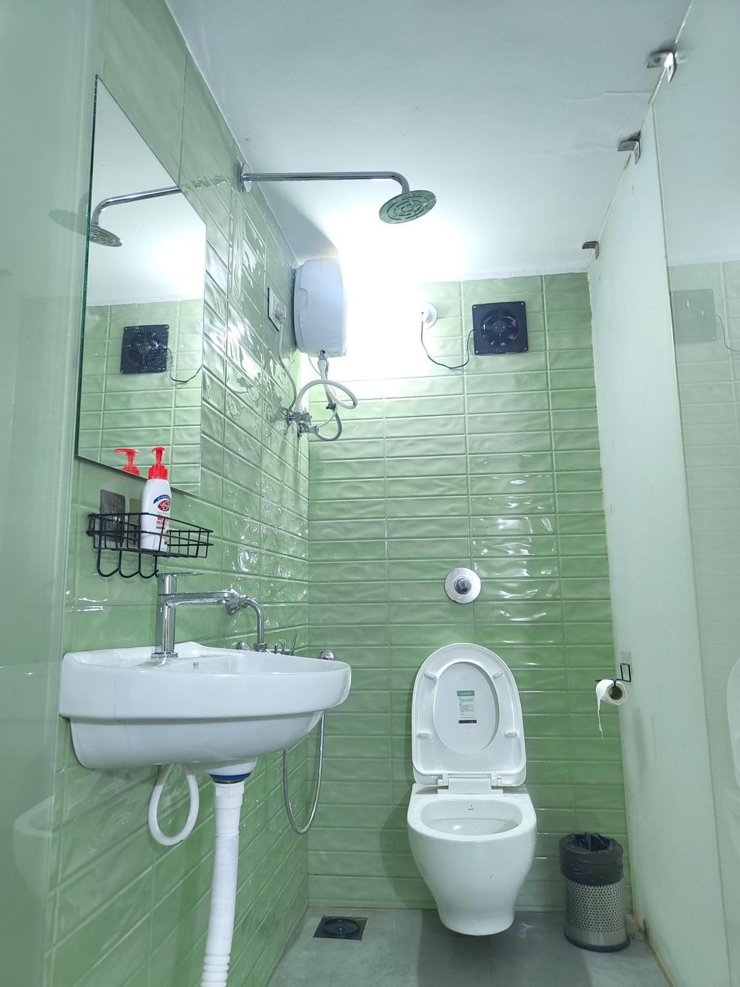 Hot - House Of Travellers, Vagator Hostel Room photo