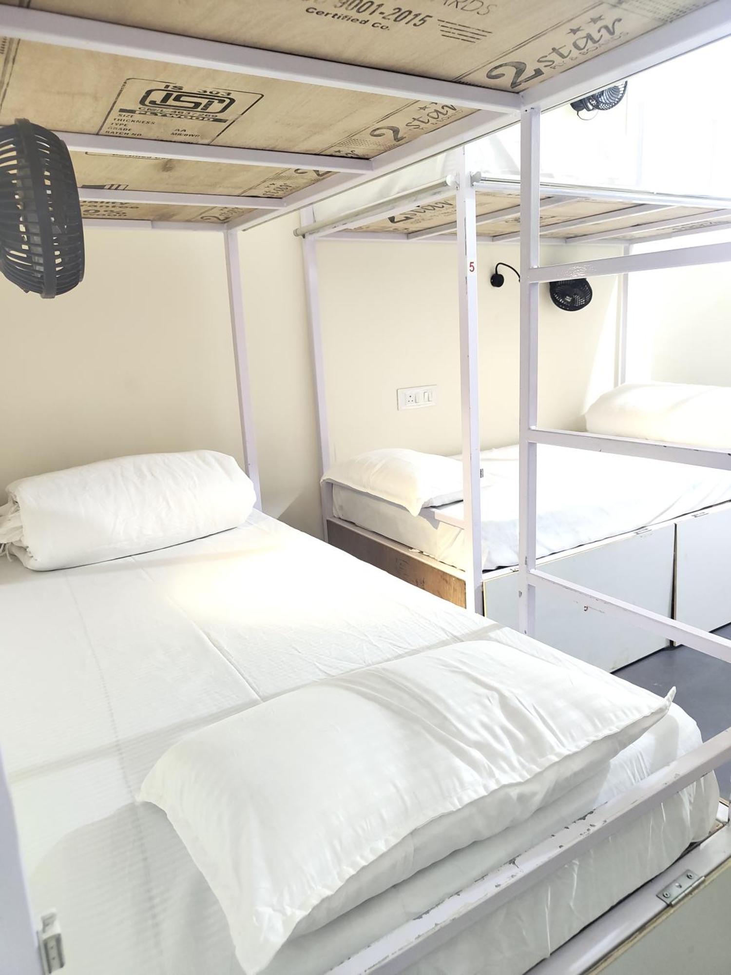 Hot - House Of Travellers, Vagator Hostel Room photo
